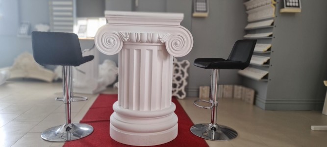 Poliüretan Dekorasyon: Showroom ve Sergileme Alanları İçin İyonik Sütun Tasarımları