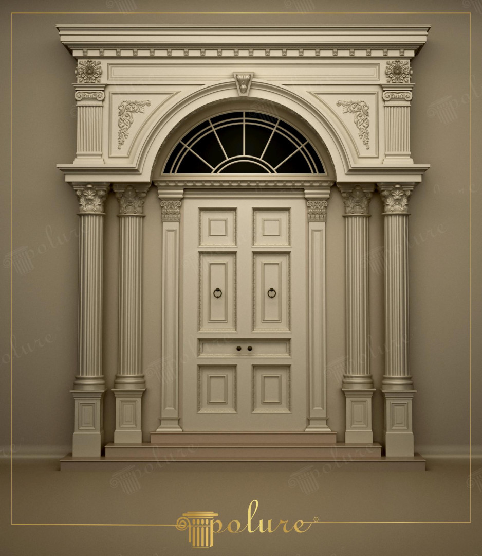 Dış cephe portalına yerleştirilen yarım daire kavisli kemer, dairesel tam sütunlar, pilaster destekler ve dekoratif kilit taşı detayları.