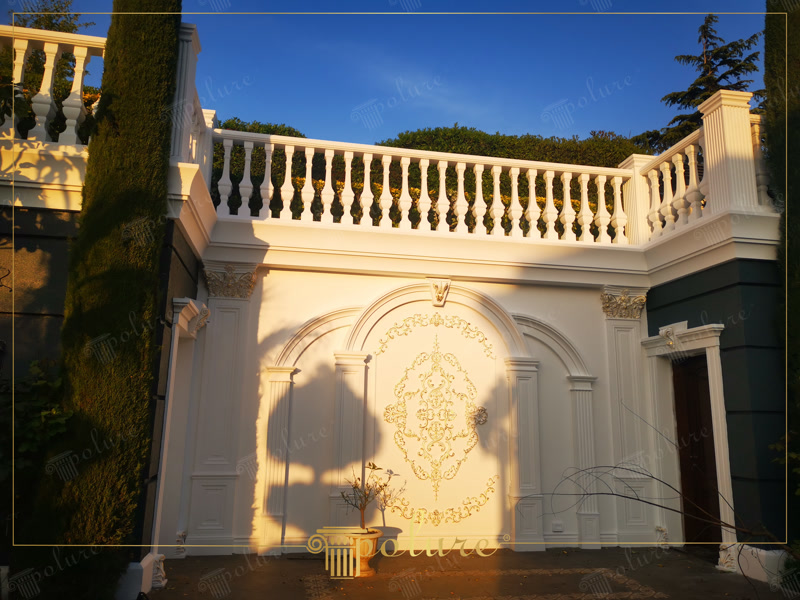 Kavisli Kemer ve Pilaster Sütunlarla Bahçe Duvarı Tasarımı