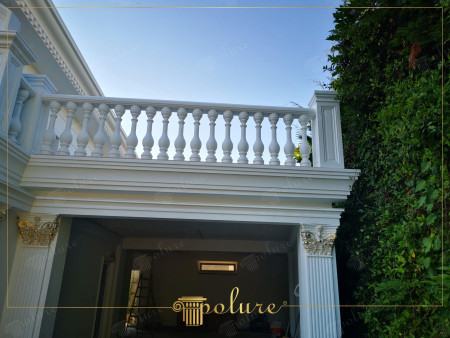 Altın Başlıklı Sütunlar ve Poliüretan Balkon Korkuluğu Detayları