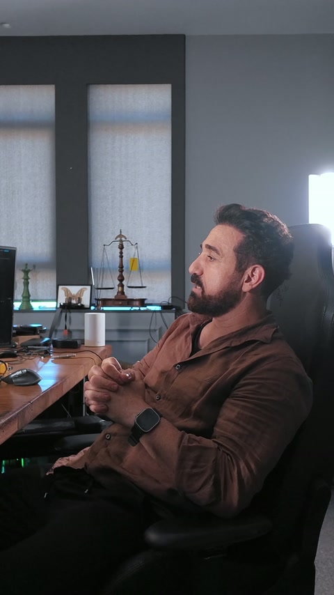 Tasarımcı, giriş cephesindeki dekoratif parçaların uyumunu açıklıyor