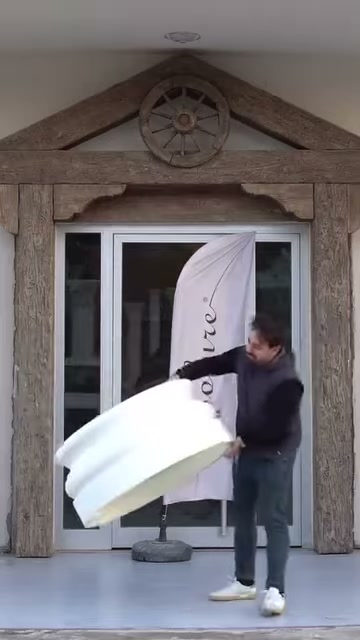 Kademeli sütun kaidesi montaj alanında çevrilerek taşınıyor