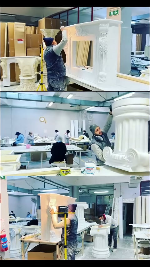 Atölyede usta büyük sütunlu masa çerçevesinin üst kenarını işliyor