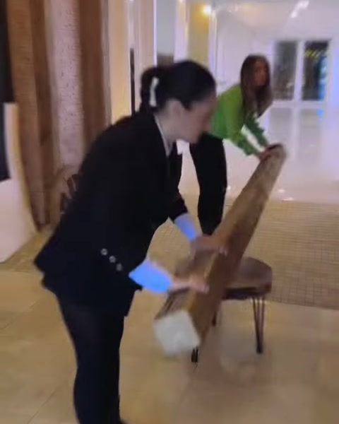 Poliüretan Ahşap Görünümlü Tavan Kütükleri ile Doğal ve Estetik Mekânlar — 0:10