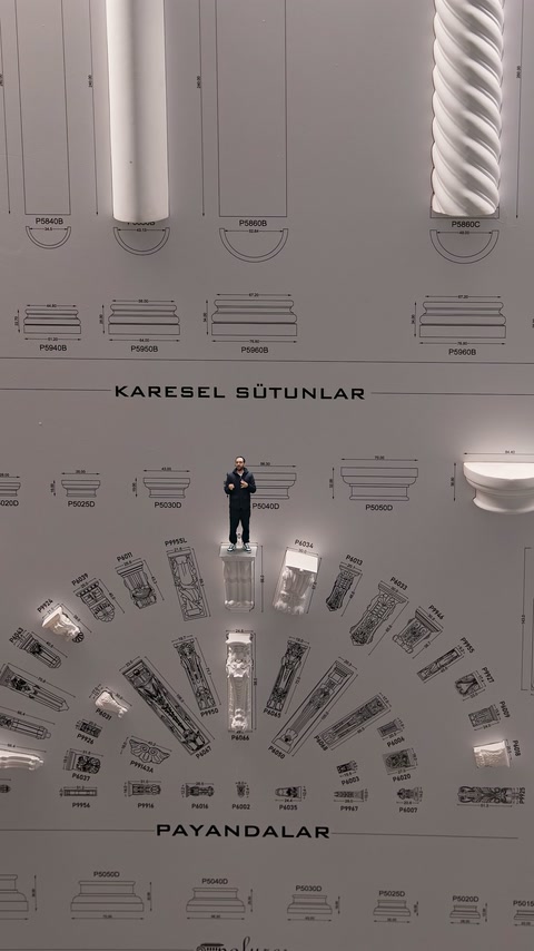 Kare sütun ve payanda modelleri teknik çizimlerle duvarda sergileniyor