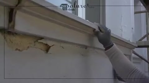 Deforme olmuş dış cephe sövesinin yüzey ve kenar detayı