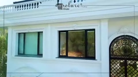 Kat silmesi ve pencere söveleriyle tamamlanan cephe detayı