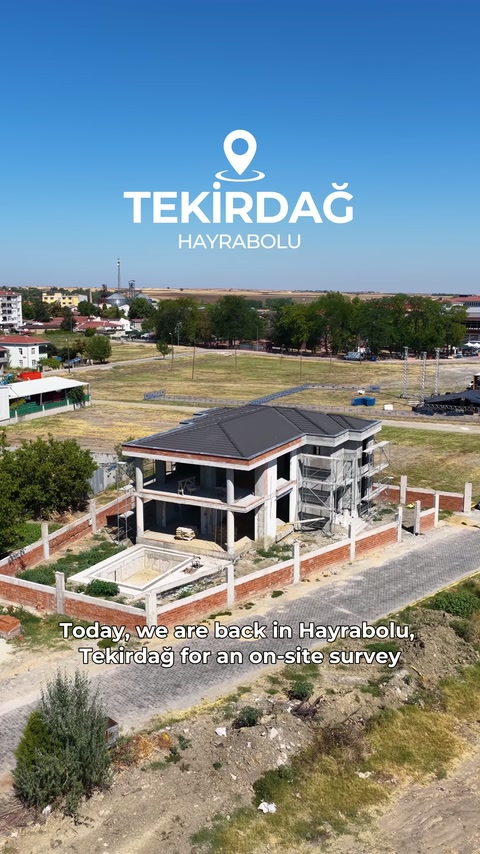Video, villa cephesinin tarama öncesi şantiye durumunu havadan gösteriyor.