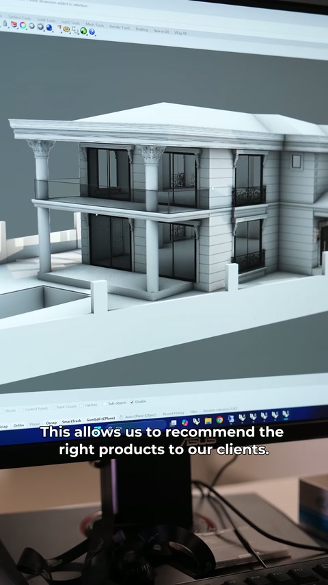 Üç boyutlu modelde balkon korkulukları, sütunlar ve yatay silmeler görülüyor.