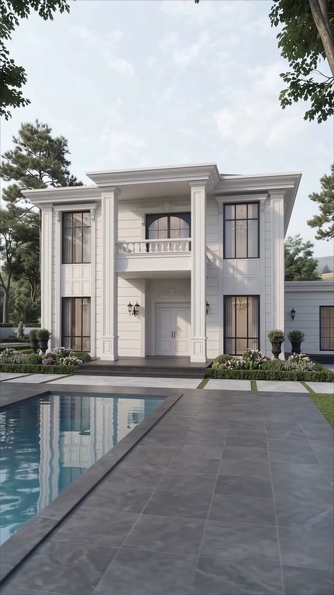 Havuz cephesinde yüksek pilasterler ve kemerli balkon açıklığı