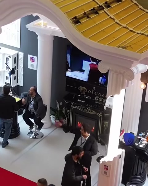 Klasik Sütunlu Fuar Tasarımı ile Zarif Mekânlar — 0:08