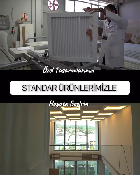İki usta büyük kare ızgaralı aydınlatma panelini birlikte tutuyor