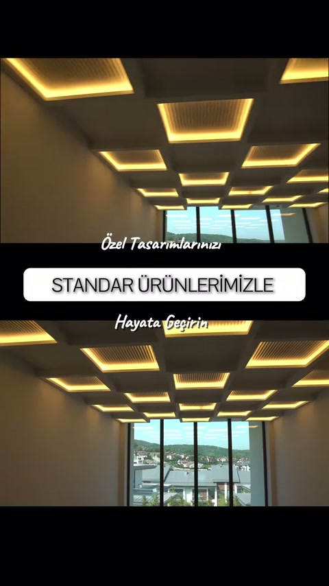 Dikdörtgen dekoratif armatürler geniş tavan yüzeyini sıcak ışıkla aydınlatıyor
