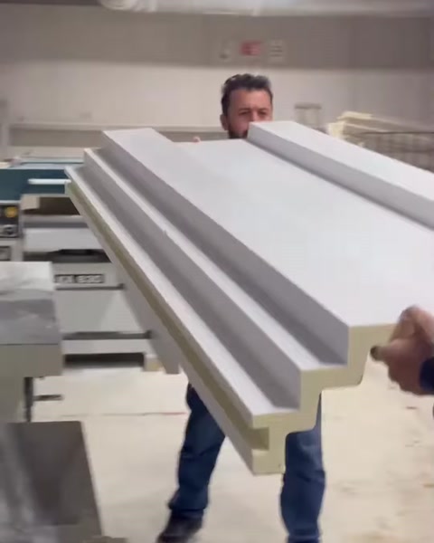 İşlenmiş söve profilinin kesiti ve uzun kanalları yakından görülüyor