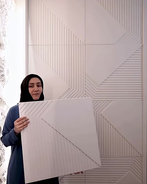 Geometrik çizgili poliüretan duvar panelinin önden genel görünümü