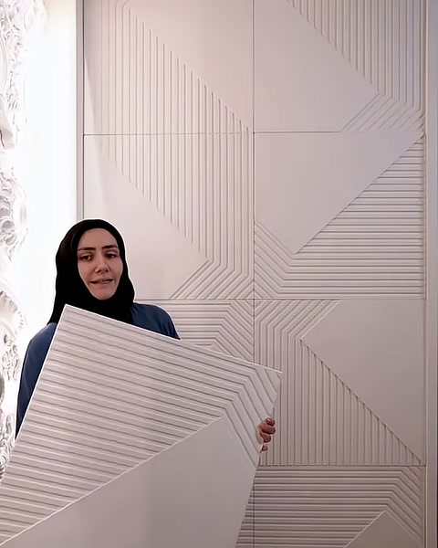 Çapraz çizgi motifleri bulunan dekoratif panel yüzeyi