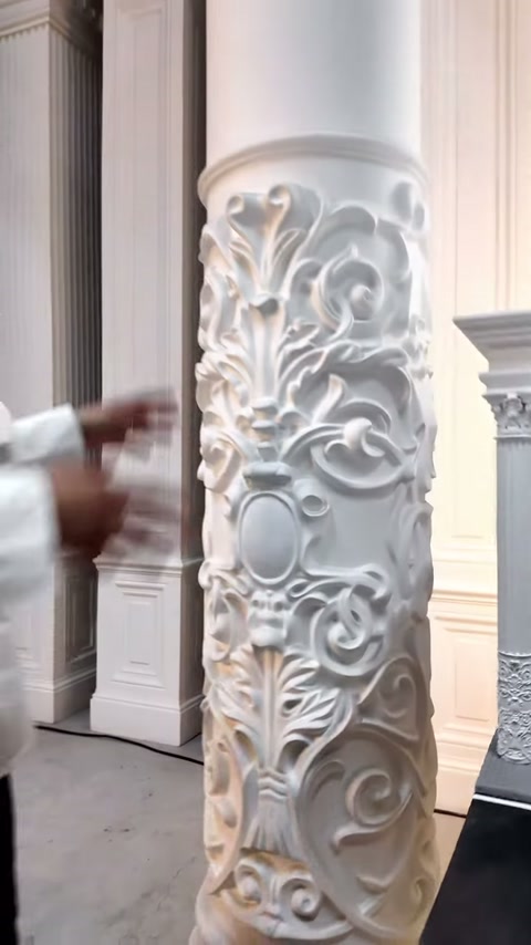 Sunucunun eli pürüzsüz üst bölümle işlemeli alt kısmı işaretliyor.