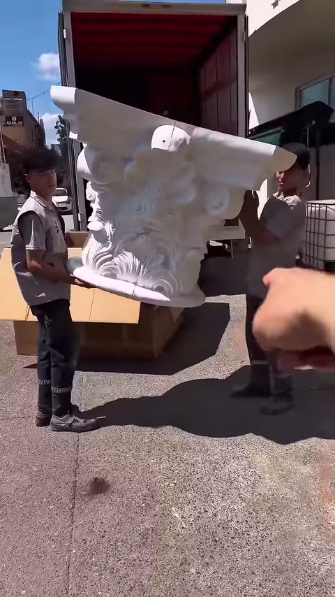 Çalışanlar geniş sütun başlığını yatay eksende çevirmeyi sürdürüyor