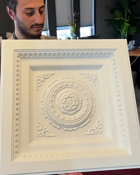 Kare Kaset Kubbe ve Geometrik Tavan Panelleriyle Klasik Mimariyi Modern Alanlara Taşıyan Poliüretan — 0:05