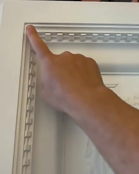 Kare Kaset Kubbe ve Geometrik Tavan Panelleriyle Klasik Mimariyi Modern Alanlara Taşıyan Poliüretan — 0:06