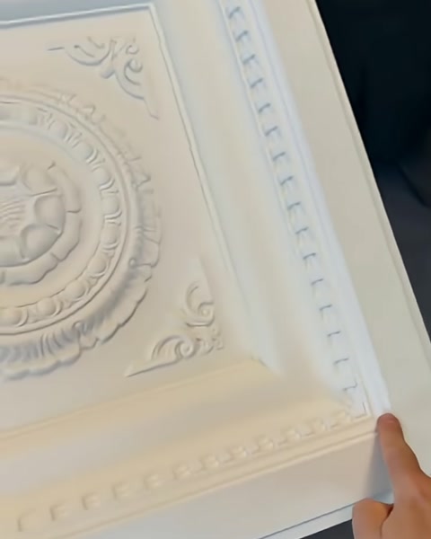 Kare Kaset Kubbe ve Geometrik Tavan Panelleriyle Klasik Mimariyi Modern Alanlara Taşıyan Poliüretan — 0:08