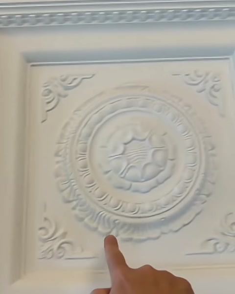 Kare Kaset Kubbe ve Geometrik Tavan Panelleriyle Klasik Mimariyi Modern Alanlara Taşıyan Poliüretan — 0:09