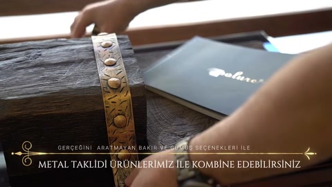 Desenli kiriş bandı ahşap görünümlü ürün üzerinde sergileniyor