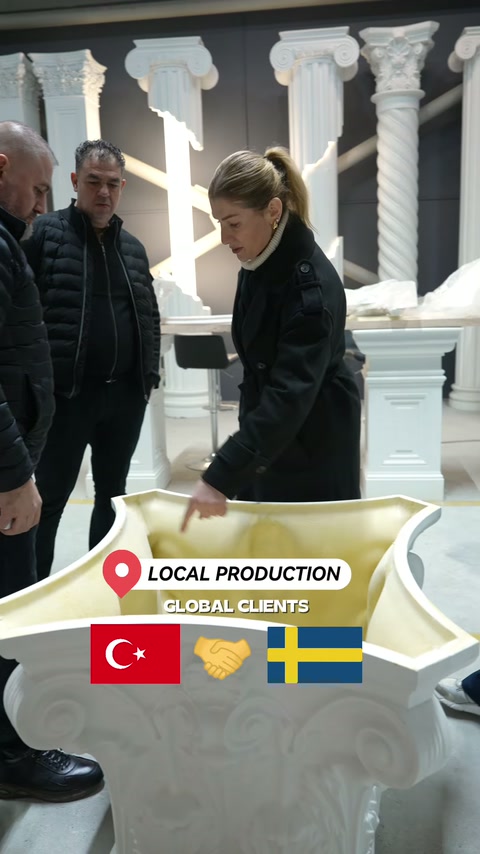 Kavisli süsleme parçasının iç yüzeyi yakından kontrol ediliyor