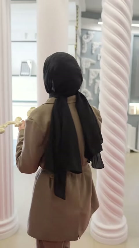 Sunucu motif parçasını sütuna doğru kaldırarak konumunu belirliyor