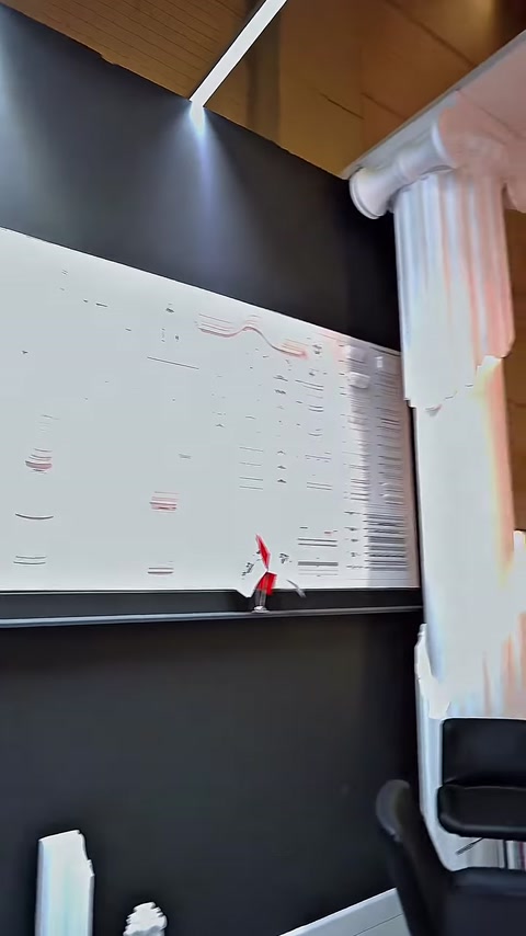 Yivli sütun gövdesi ve bezemeli sütun başlığı detayı