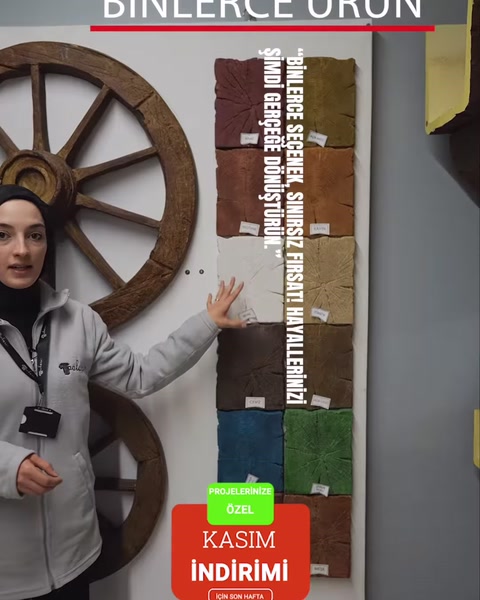 Ahşap görünümlü konsol parçaları sergi duvarında yakından tanıtılıyor