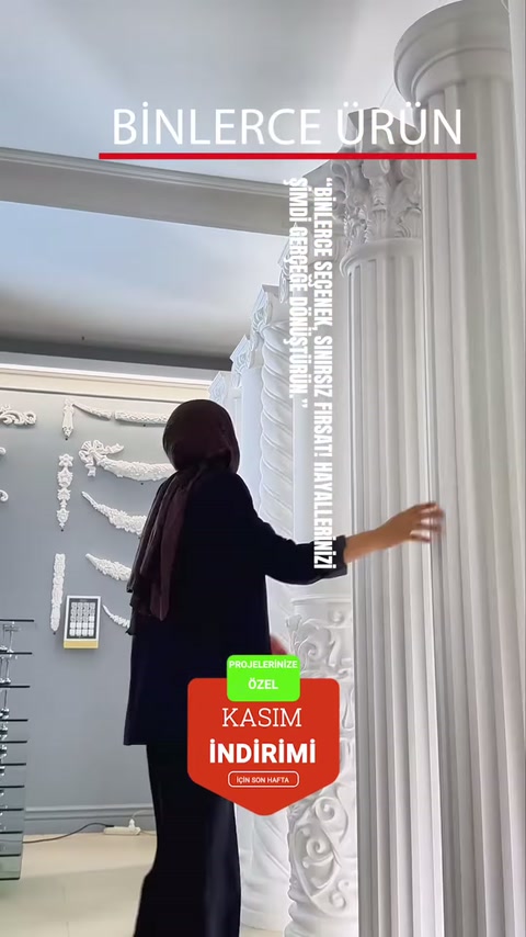 Yüksek yivli sütun gövdesinin yüzey detayı elle inceleniyor