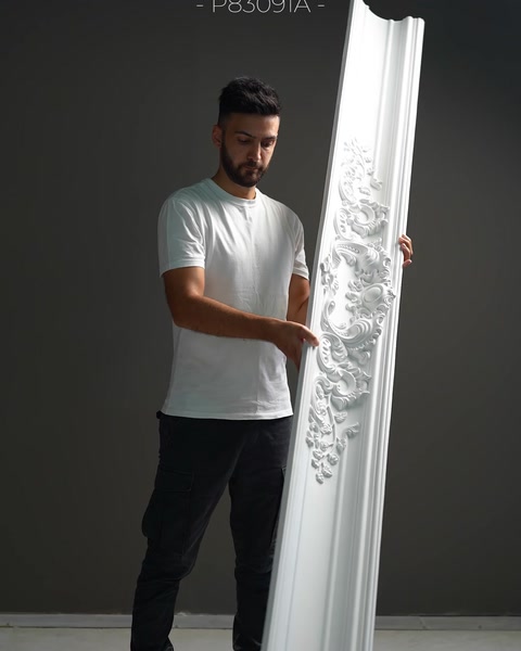 Yoğun yaprak kabartmalı süslü kartonpiyer modeli tanıtılıyor