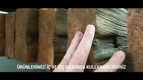 Eskitme uygulanmış kirişin girintili damar yapısı elle sergileniyor.