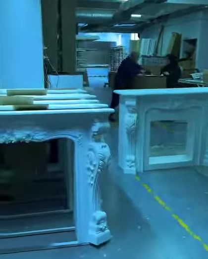 Uzun ayaklı şömine modeli ve arkadaki farklı tasarım seçenekleri