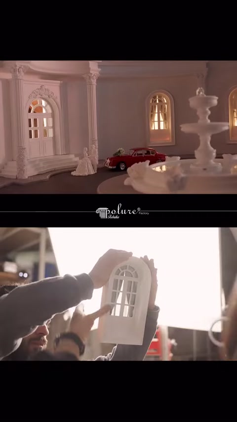Tamamlanan maket villada sütunlar, kemerli pencereler ve dekoratif çeşme görülüyor