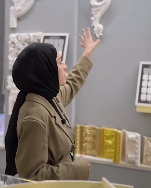 Sunucu, duvara yerleştirilmiş farklı desenli çıta köşelerini gösteriyor