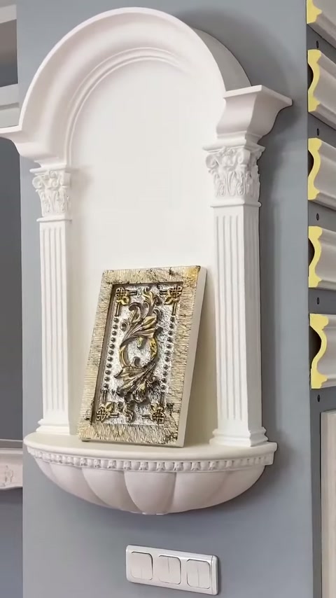 Kemerli pano uygulamasında başlıklı sütunlar ve alt raf bulunuyor.