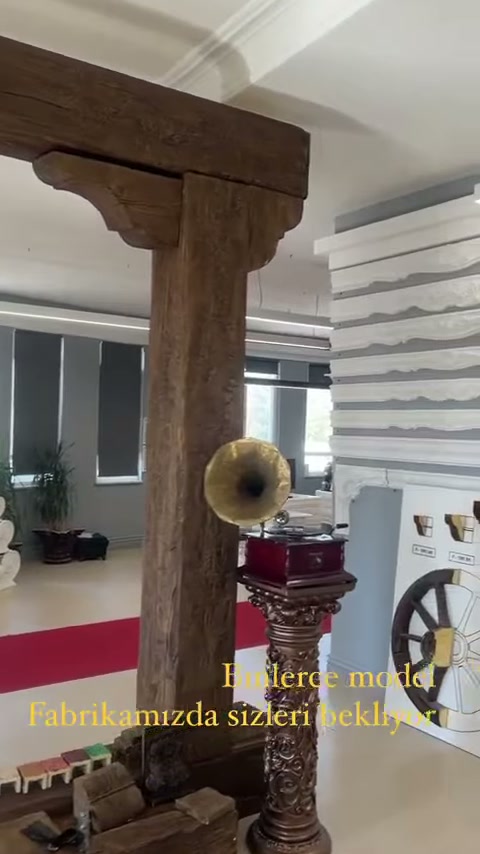 Dikey kiriş, konsol ve sergi panoları aynı alanda bulunuyor