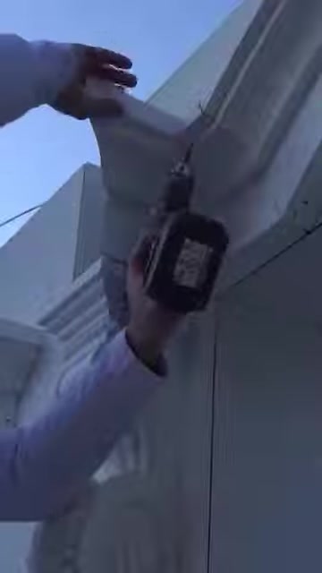 Üst söve profili elektrikli el aletiyle sabitleniyor