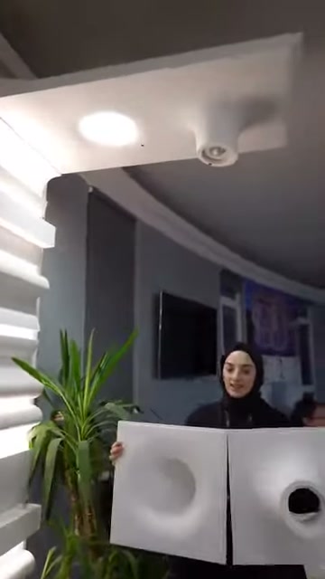 Sunucu iki panel arasındaki biçim farkını yan yana gösteriyor