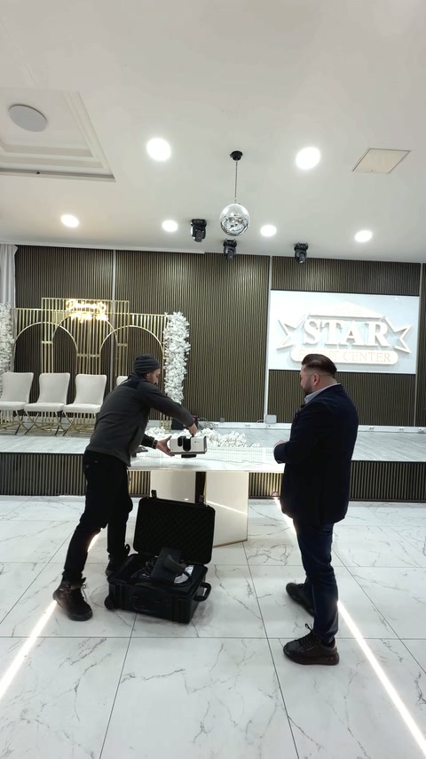 Salon taraması öncesinde ölçüm ekipmanları zeminde hazırlanıyor