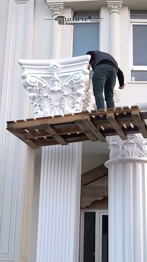 60 cm Dairesel Korint Sütun Başlığı, Desenli Ayak ve Yivli Sütun