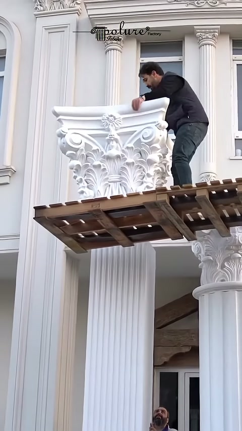 Kabartmalı başlık yivli gövdenin üzerinde son kez düzenleniyor