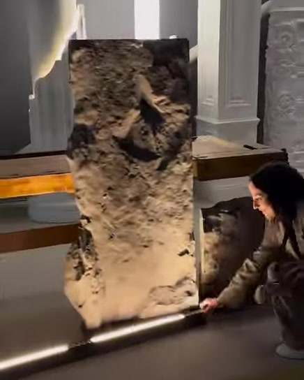Kanyon dokulu panelin alt bölümü ve kabartıları inceleniyor