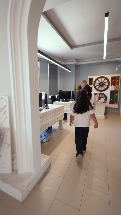 Minik Mimar Amine Sara ile Polure Showroom Turu