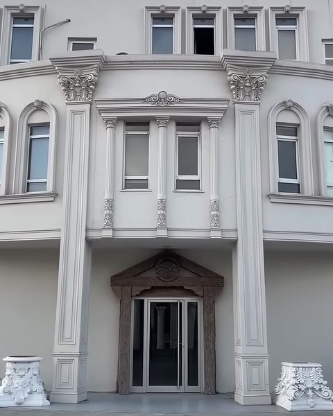Polure Poliüretan Sütun Başlıkları ile Modern ve Klasik Mimari Dokunuşlar — 0:09