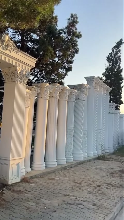 Sıralı dekoratif sütunlarda düz, yivli ve burgu gövde seçenekleri görülüyor