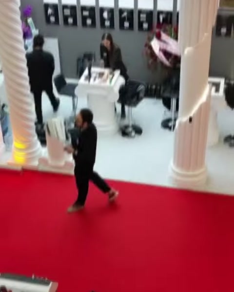 Poliüretan ürünler ile fuar standı tasarımı söve sütun katsilmesi — 0:06
