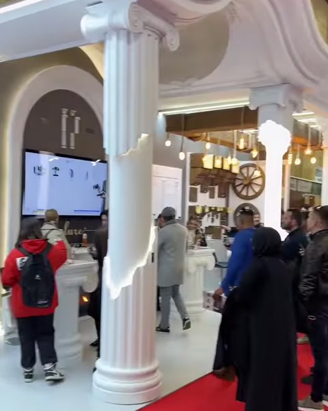 Polure Poliüretan SÜtun Söve Katsilmesi Dekoratif Ürünler ve Teknik Ekibi ile Fuar Stand Uygulama — 0:15